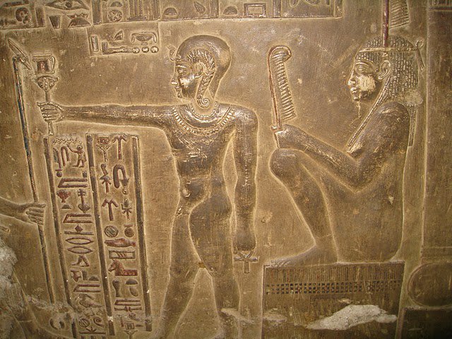 بحث عن الآثار المصرية الفرعونية