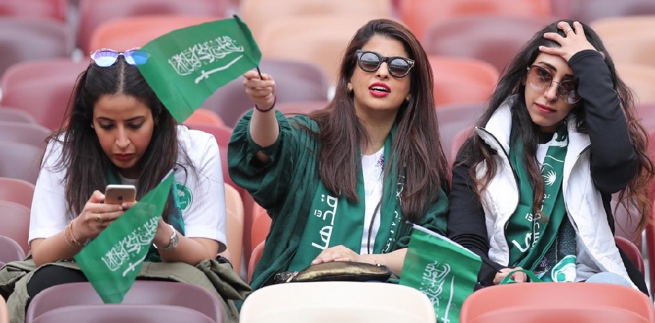 صور مشجعات منتخب السعودية