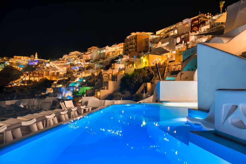 تعرف على قائمة أشهر فنادق سانتوريني اليونان 2024