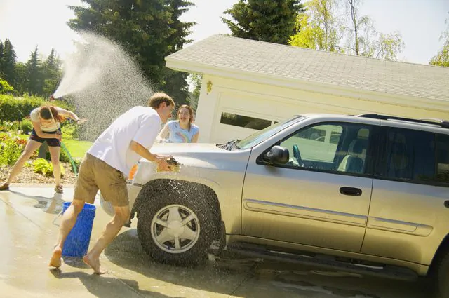تعلم كيف تغسل سيارتك